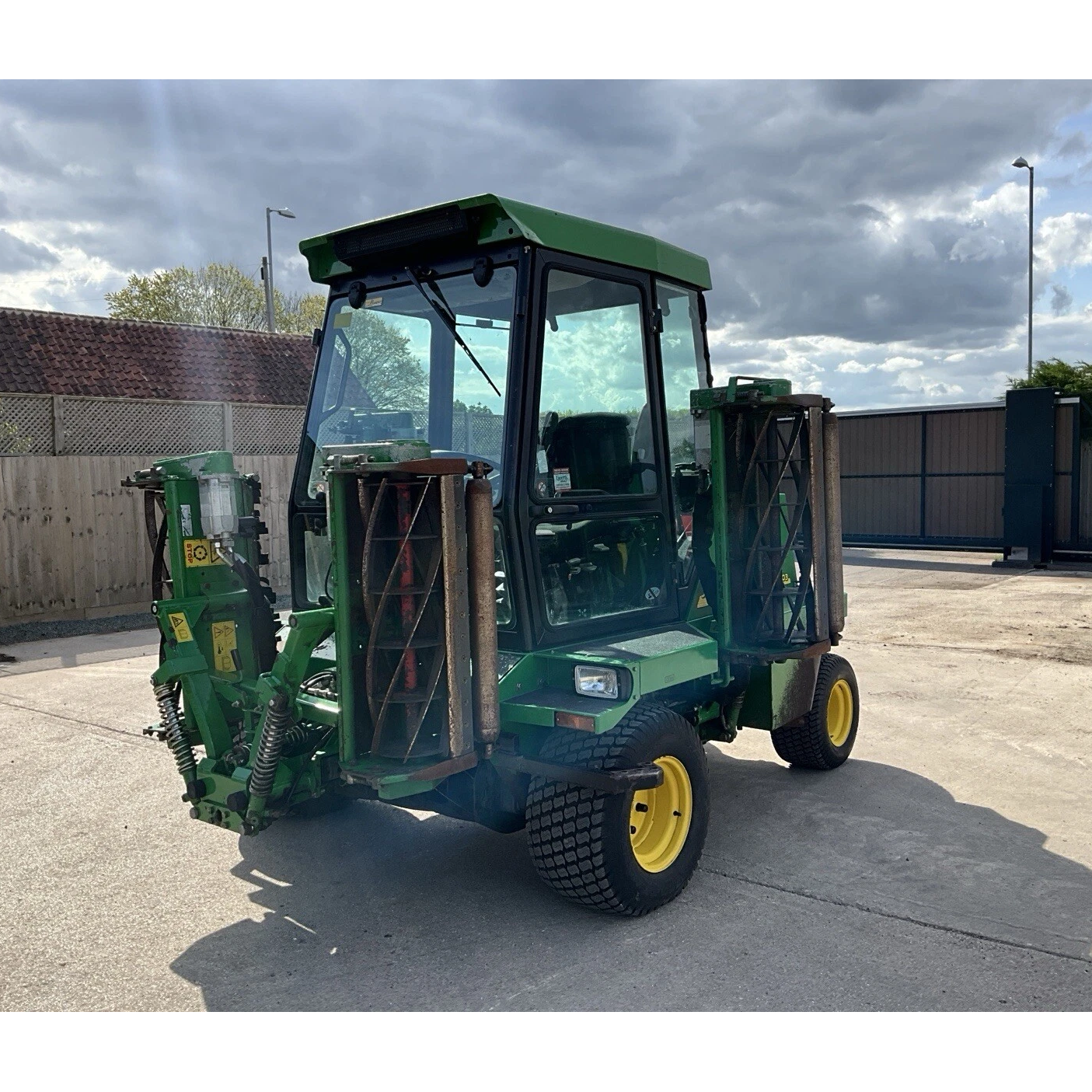 JOHN DEERE 1903 5 GANG CYLINDER WIDE AREA RIDE ON LAWN MOWER